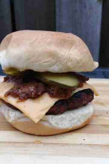burger with bacon jam and pickles