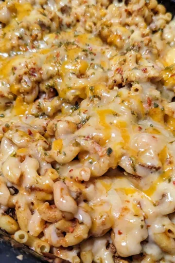 Cheesy chili mac.