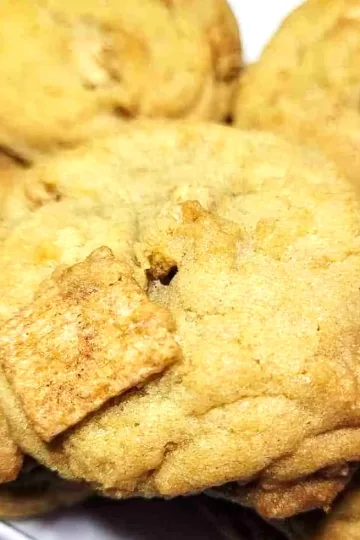 Cinnamon Toast Crunch Cookies in a pile.